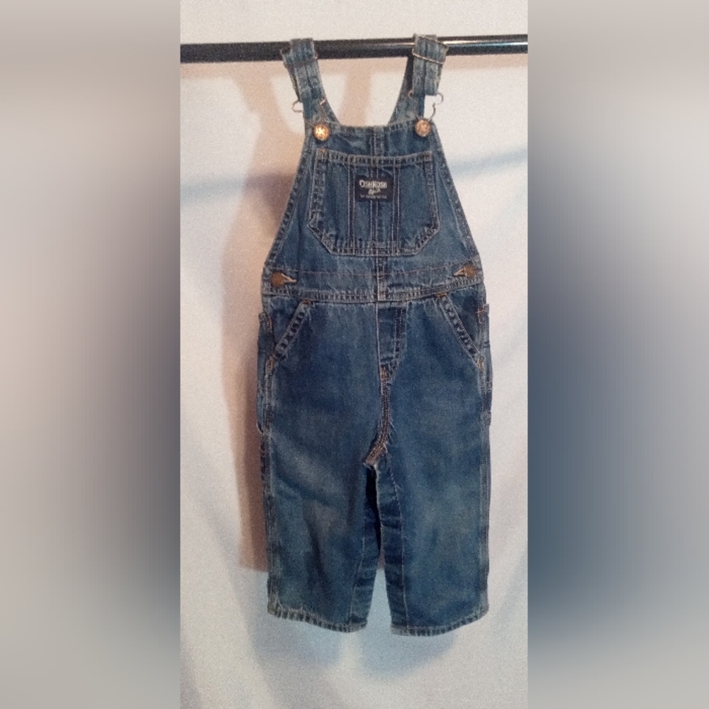 Pre-owned Oshkosh B'gosh overalls size 24 month